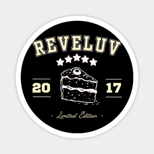 Reveluv College Magnet